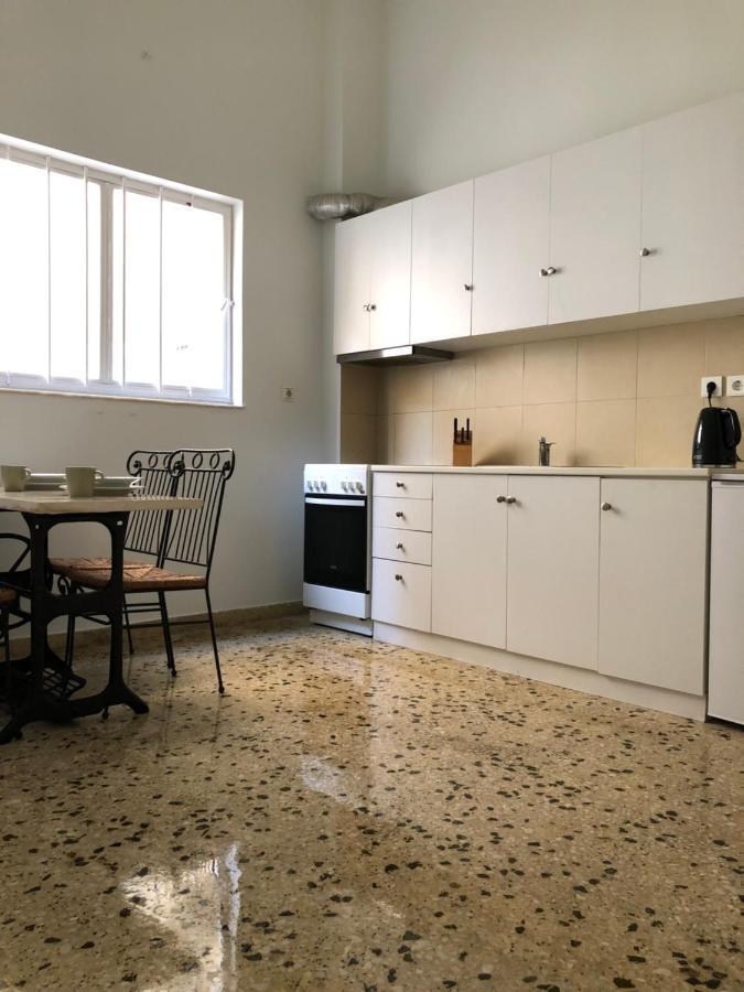 Graffiti Ground Floor Apartment Athena Bagian luar foto