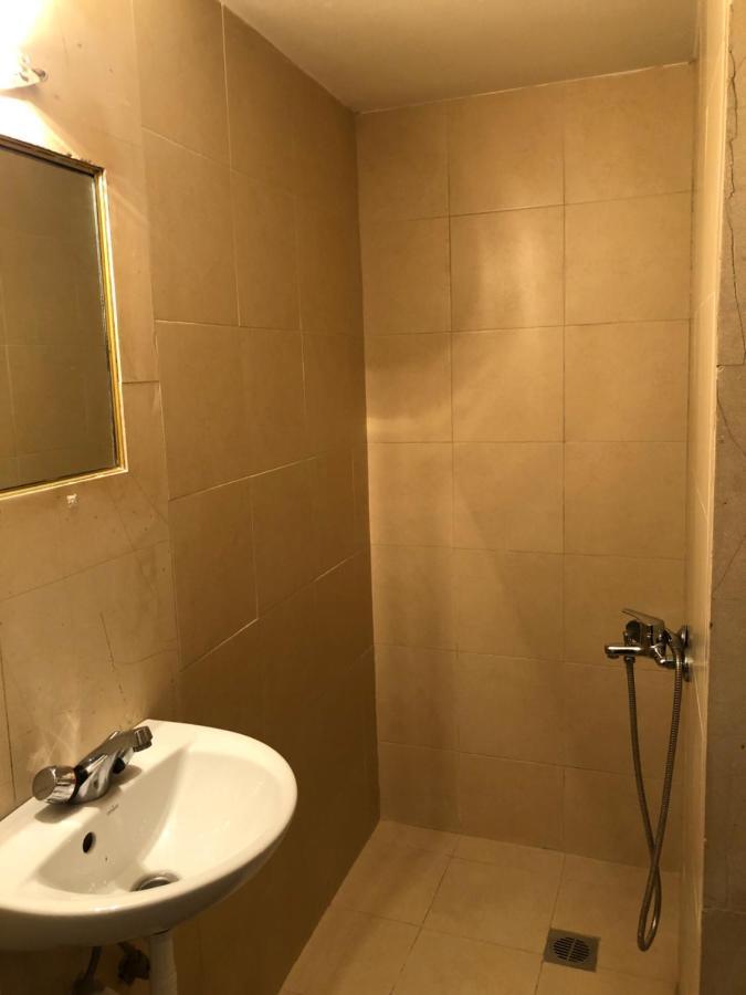 Graffiti Ground Floor Apartment Athena Bagian luar foto